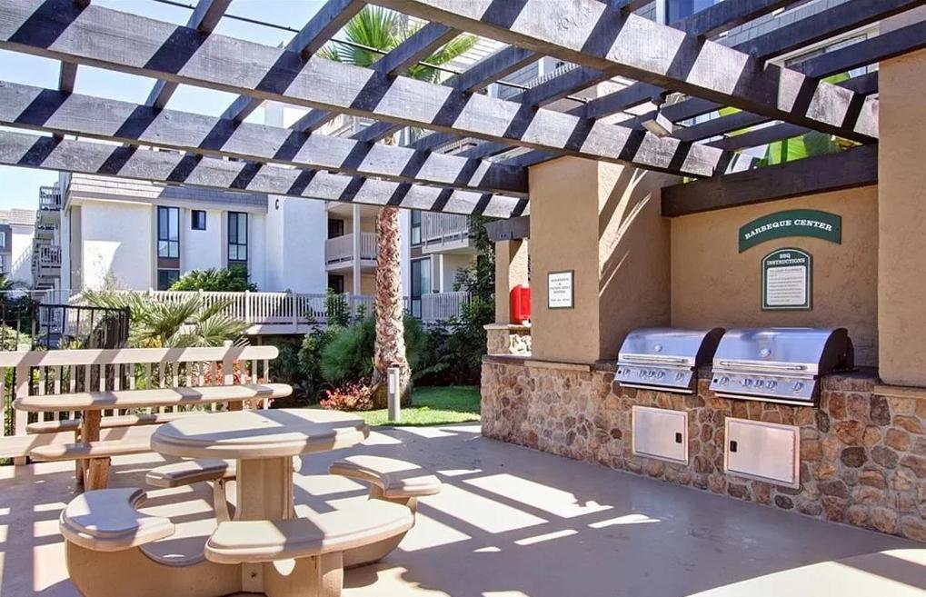 Oceanview Retreat - Steps To The Beach And 2 Pools Oceanside Exterior photo
