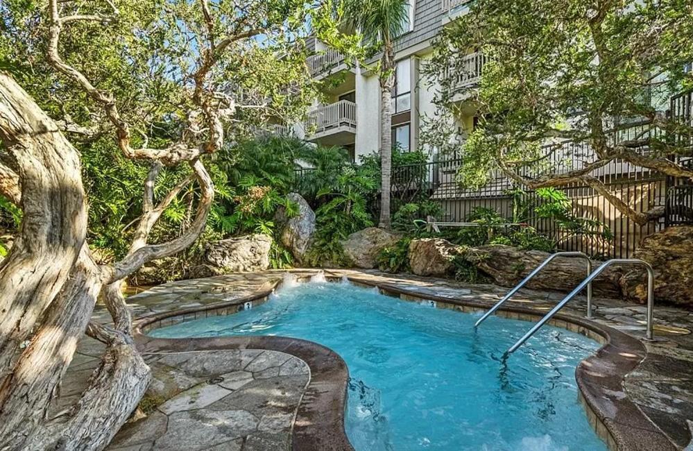 Oceanview Retreat - Steps To The Beach And 2 Pools Oceanside Exterior photo